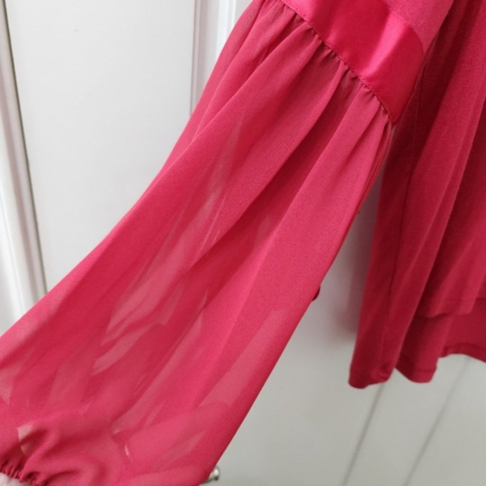 NWT Vince Camuto Deep Red Crew Neck Satin Red Bow Long Sleeve Top Size M - Picture 3 of 5